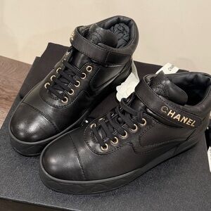 CHANEL Black Leather Sneakers. Authentic. Size 39